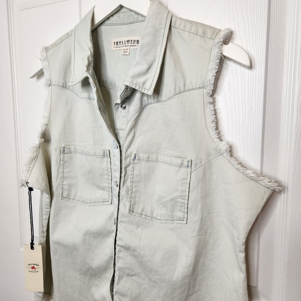 IDYLLWIND By Miranda Lambert Light Denim Chambray Sleeveless Shirt Pearl Snap - Picture 2 of 8